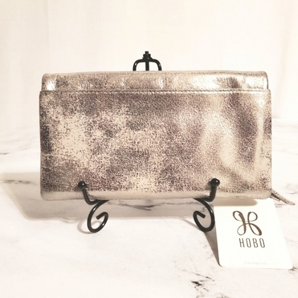 NWT HOBO LE Soft Silver Metallic Leather Wallet With Wanderlust Lining - Picture 2 of 7